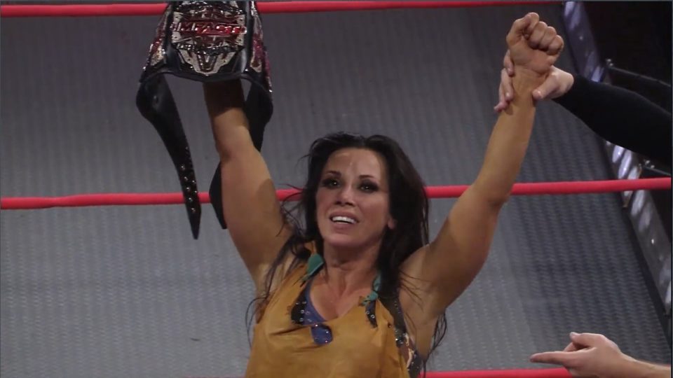 Mickie James Wins Impact Wrestling Knockouts Title At Hard To Kill PPV ...